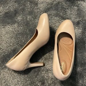Clarks artisan cream heels